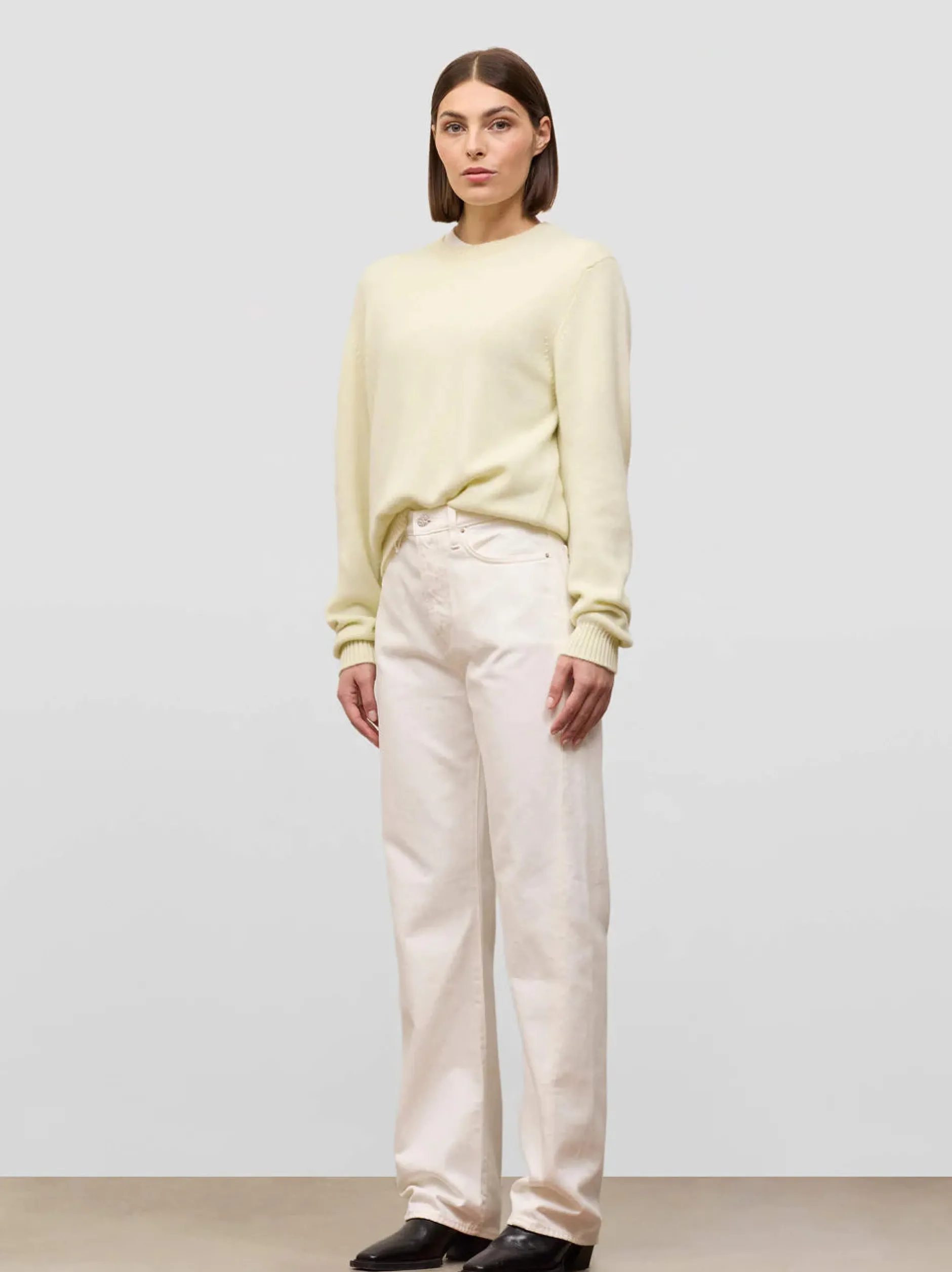 begg_x_co_hepburn_crew_wh_1.webp Sweaters | Begg x Co Hepburn Crew White Tea