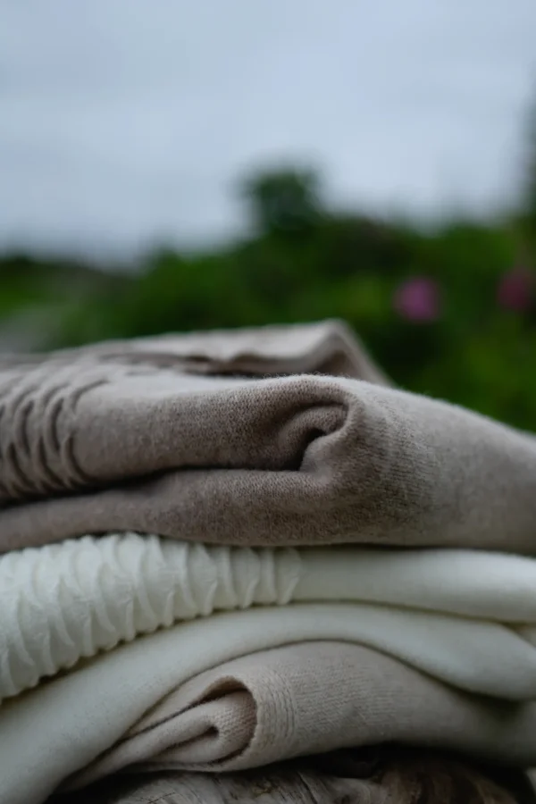 Throws | Evangeline Linen Scalloped Knit Throw Coffee