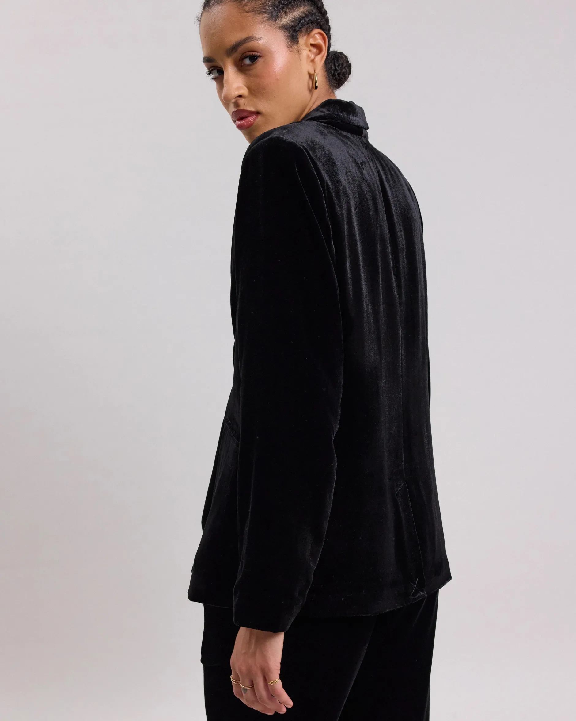 hartford_vekma_velvet_jac_3.webp Outerwear | Hartford Vekma Velvet Jacket Black