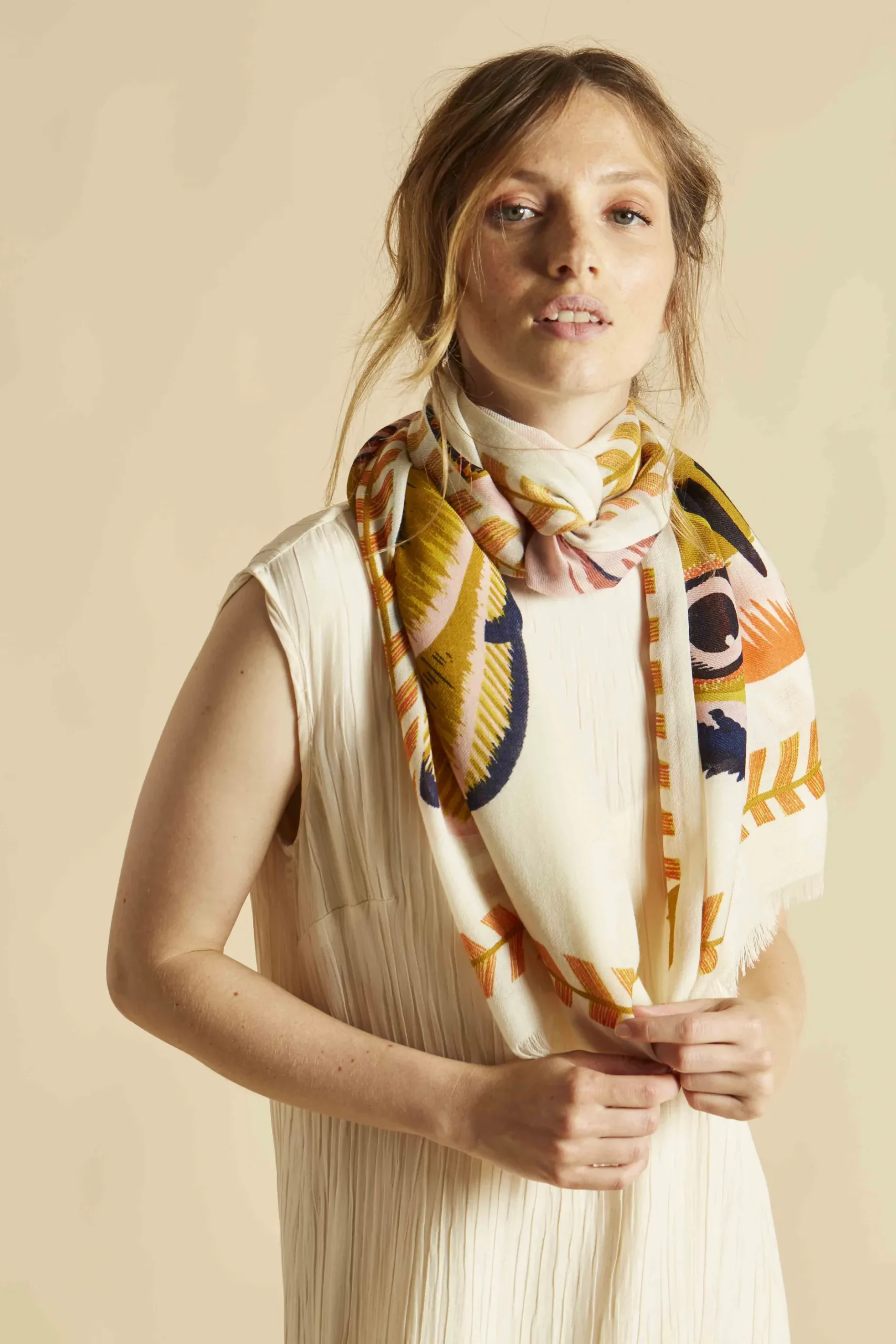 inoui_editions_scarf_scar_1.webp Scarves | Inoui Editions Scarf Scarf 70 Toucan White