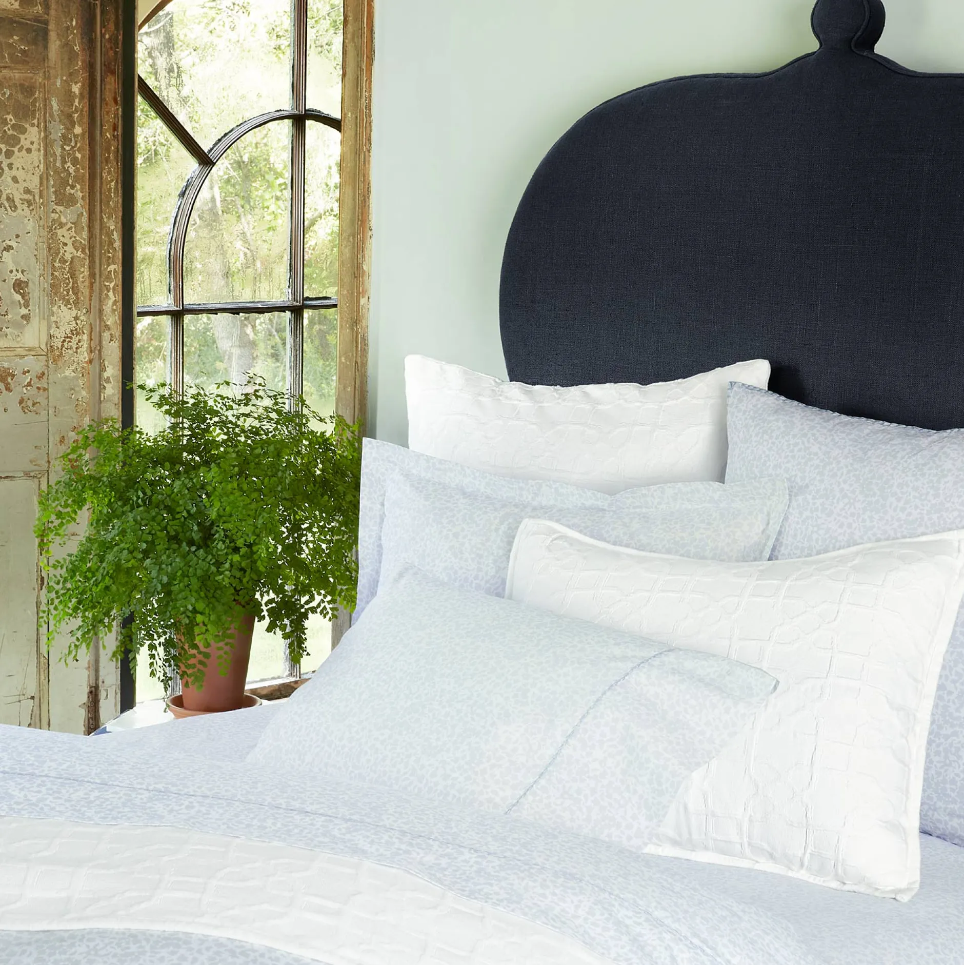 john_robshaw_vamika_periw_1.webp Sheets | John Robshaw Vamika Periwinkle Sheet Set