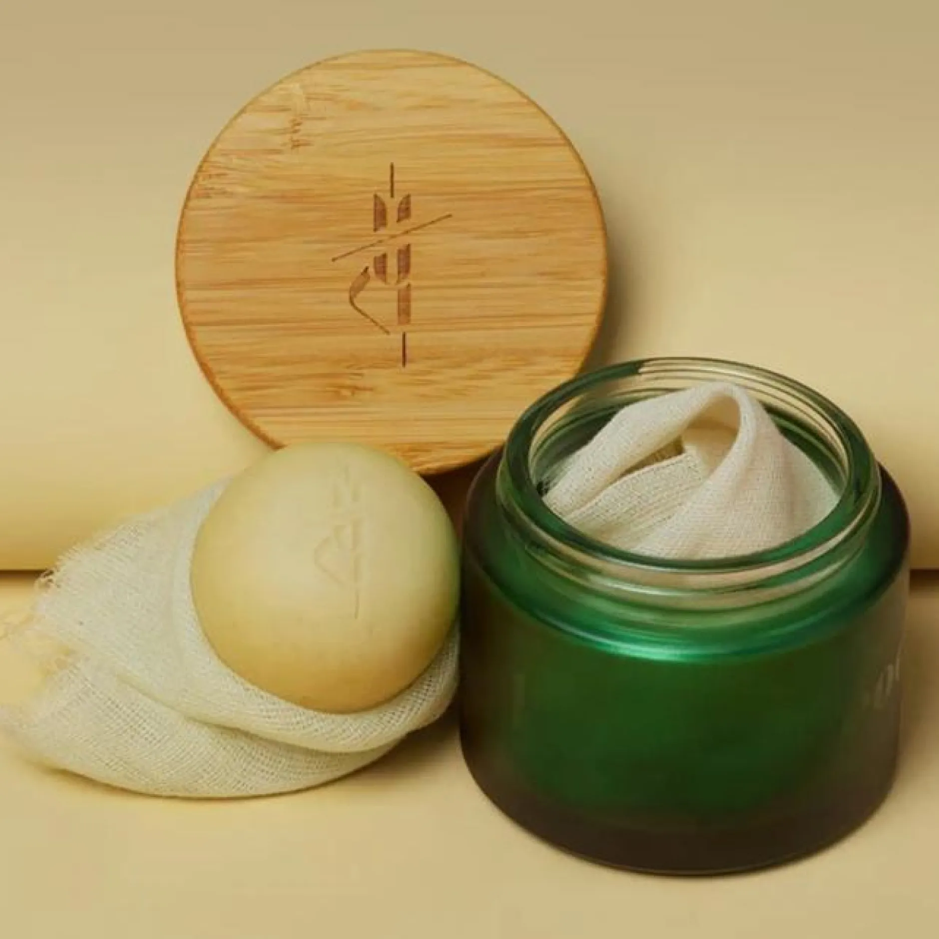 kate_mcleod_glow_face_sto_0.webp Beauty | Kate McLeod Glow Face Stone Solid Face Moisturizer