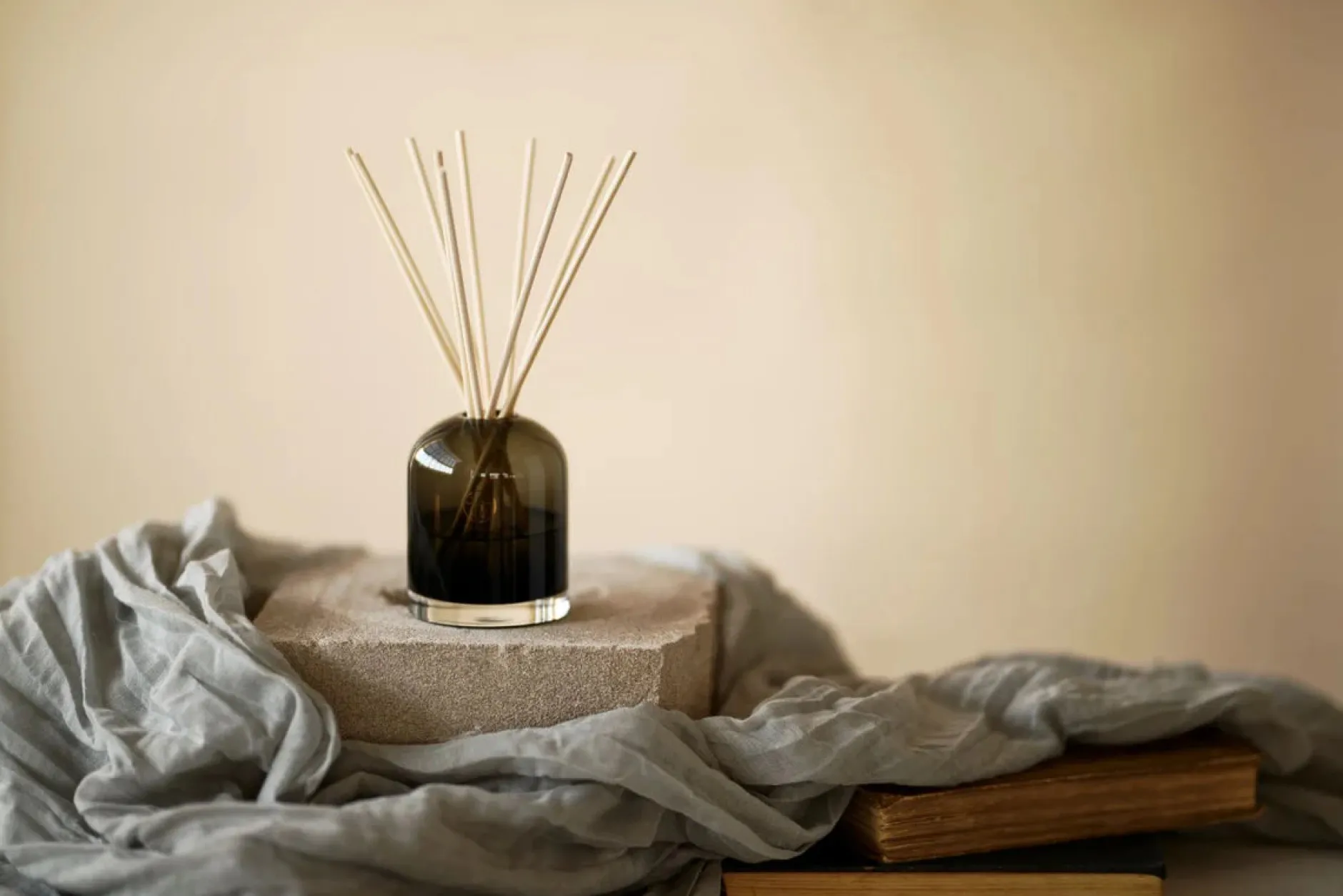 linneas_lights_wood_house_1.webp Candles | Linnea's Lights Linnea's Lights Wood House Reed Diffuser Kit