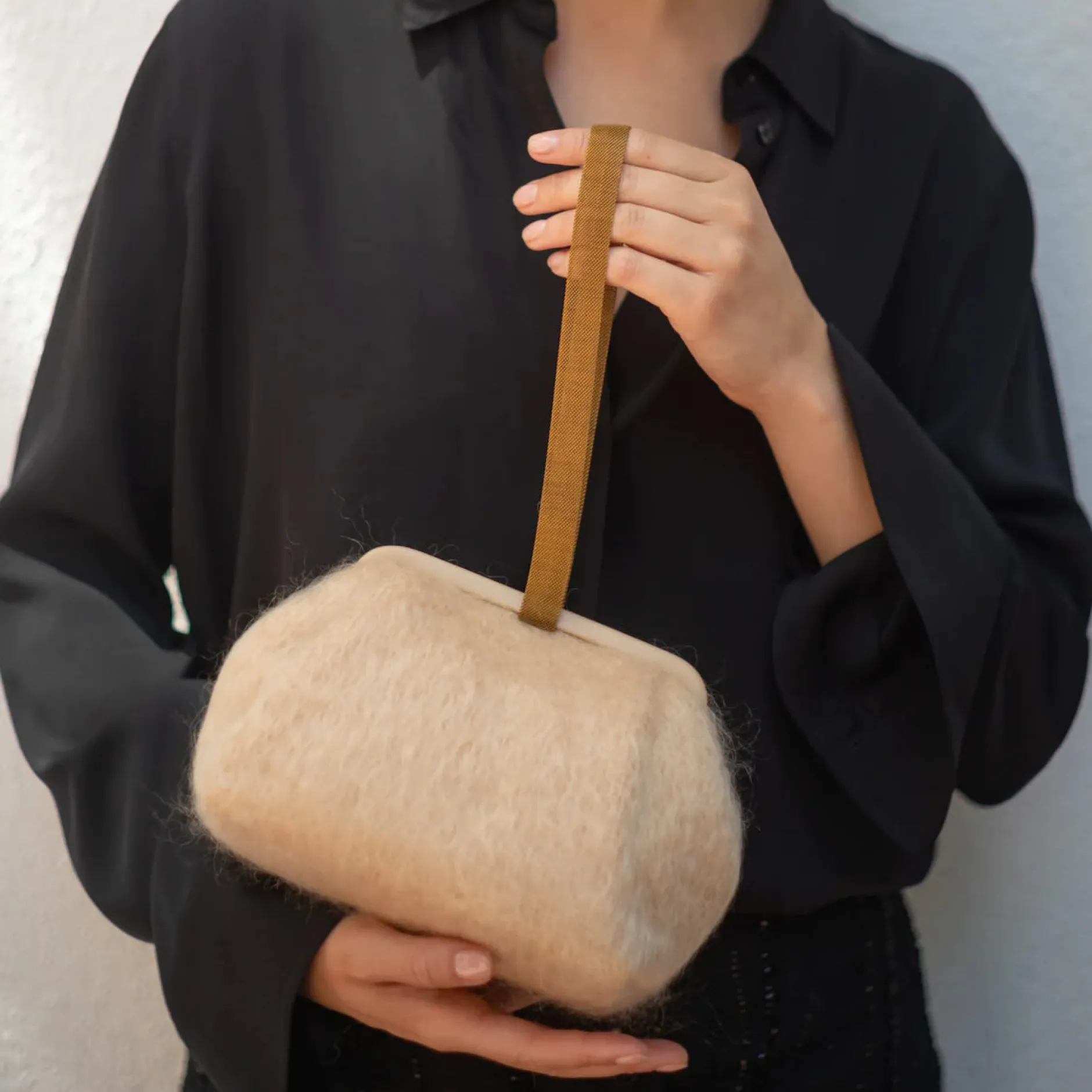 marian_paquette_susan_moh_3-3.webp Bags | Marian Paquette Susan Mohair Clutch with Vintage Chain Natural