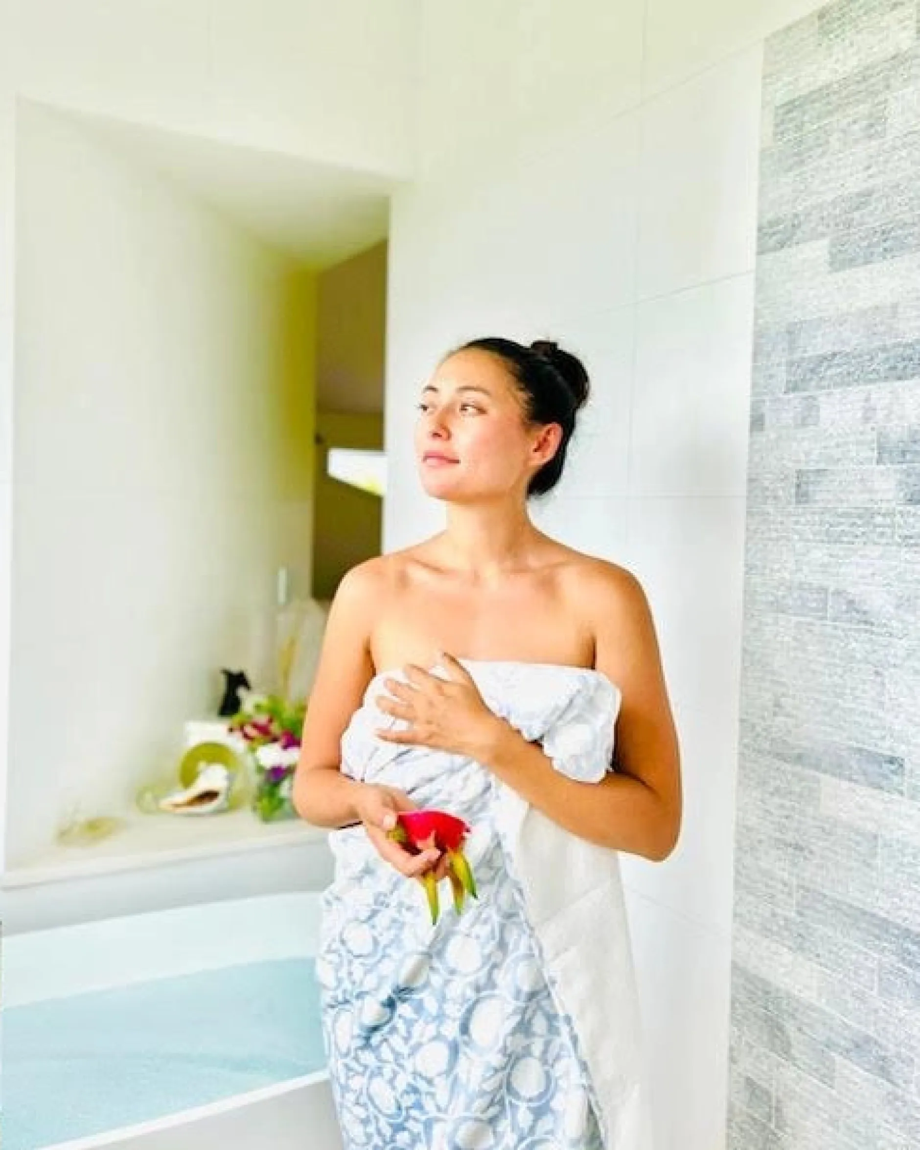 organic_cotton_beach_towe_1-1.webp Linens | Thistle Hill Organic Cotton Beach Towel Blue Floral