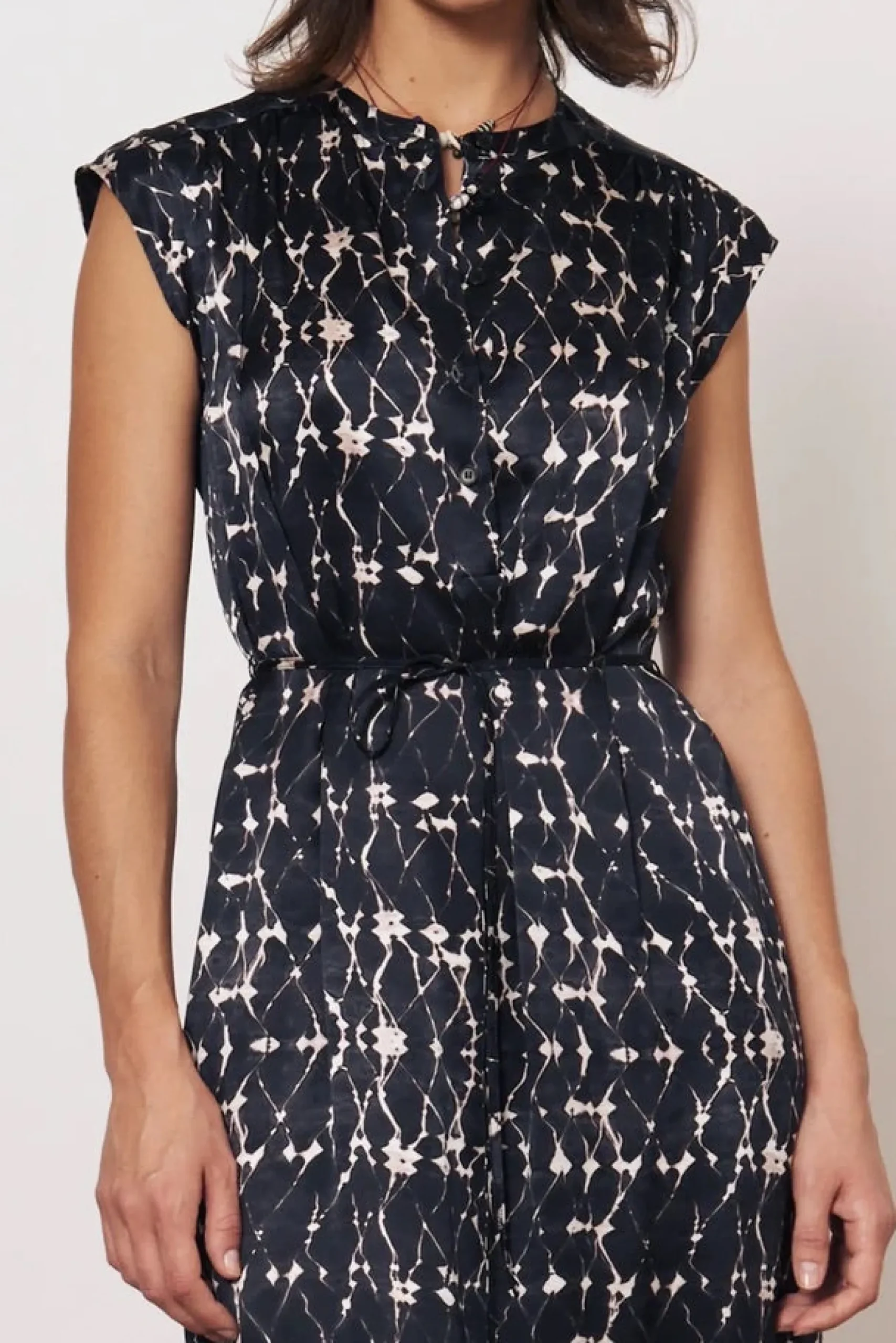 raquel_allegra_zaire_midi_2.webp Dresses | Raquel Allegra Zaire Midi Dress Charcoal