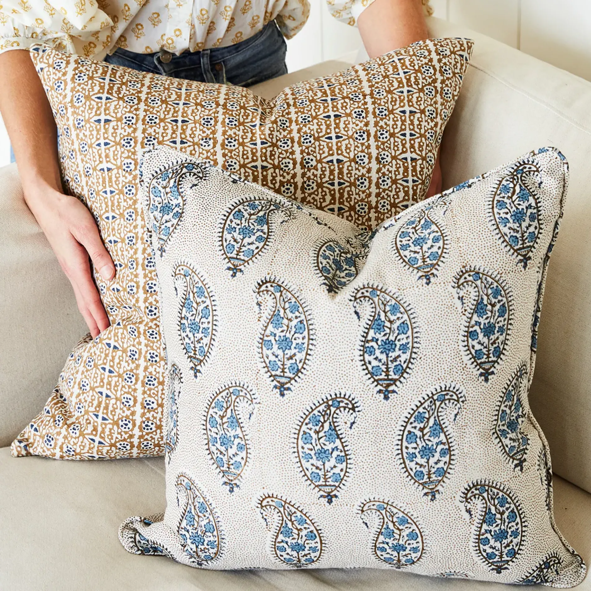 walter_g_paisley_tobacco__1.webp Pillows | Walter G Paisley Tobacco linen cushion