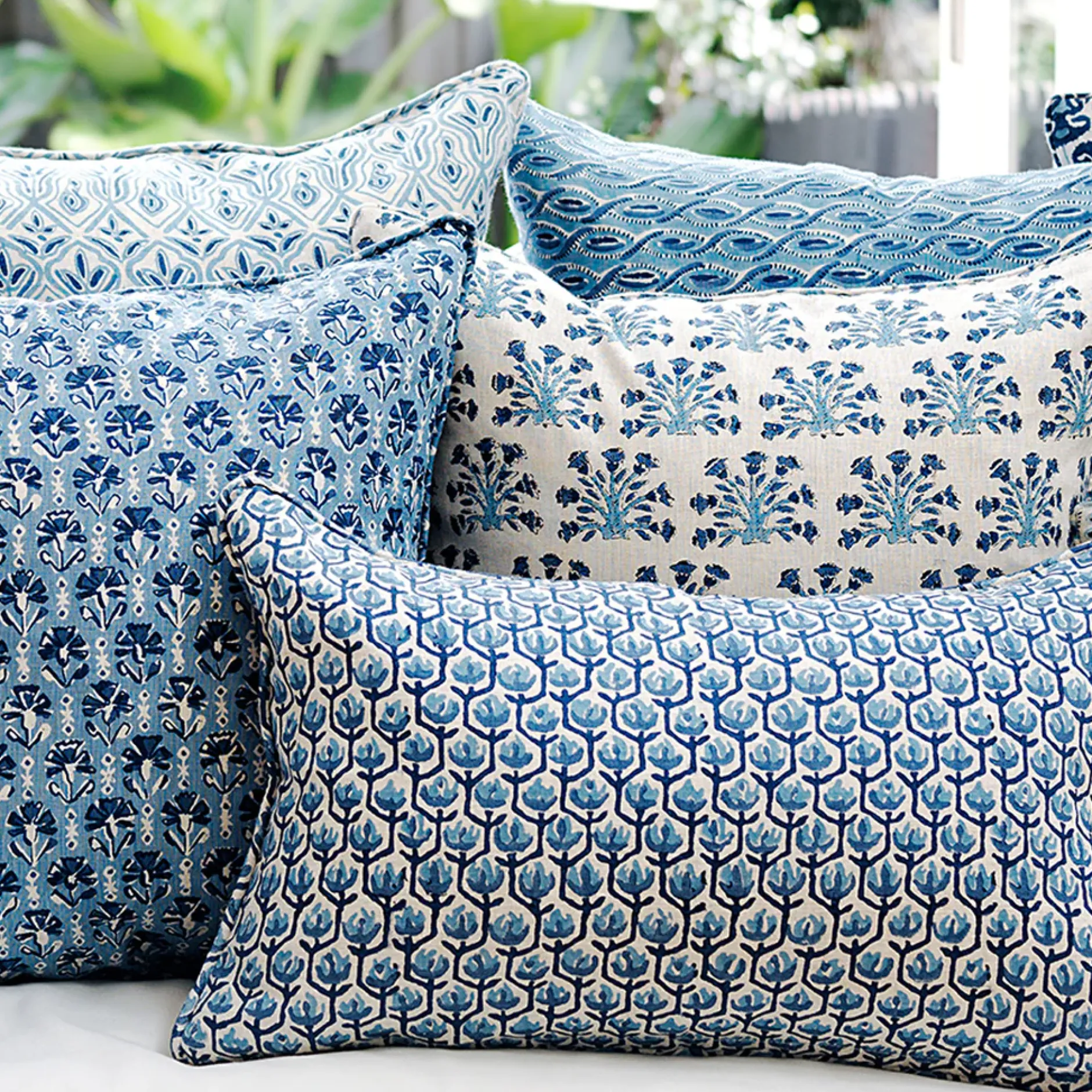 walter_g_samode_riviera_l_1.webp Pillows | Walter G Samode Riviera Linen Cushion