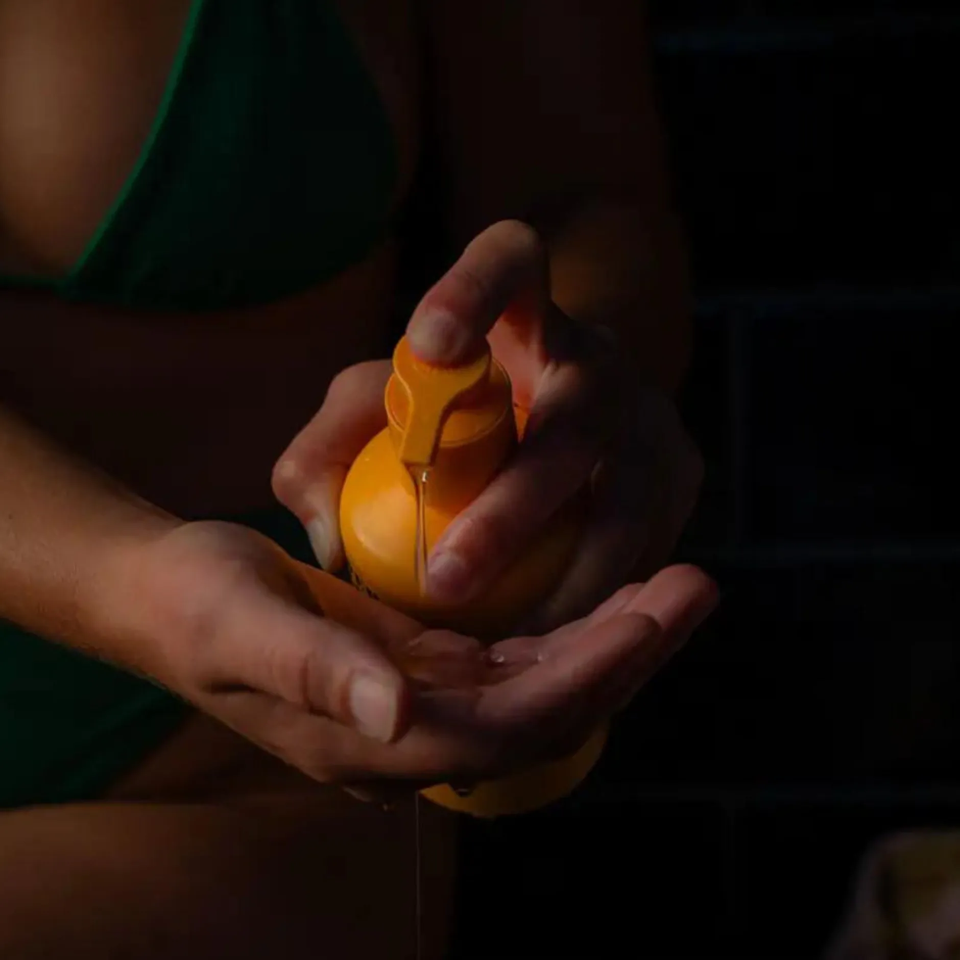 wonder_valley_sandalwood__2-1.webp Beauty | Wonder Valley Sandalwood Yuzu Shampoo